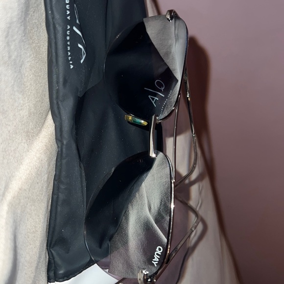 QUAY mirrored sunglasses - Picture 1 of 3